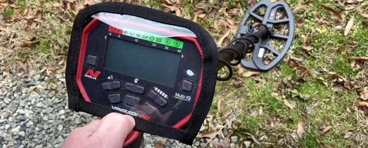 Minelab Vanquish 440 Metal Detector