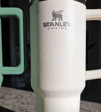 hydrojug vs stanley
