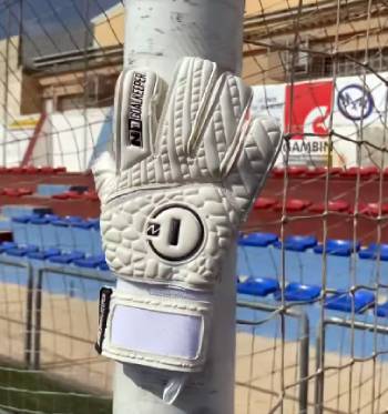 n1 goalkeeper gloves