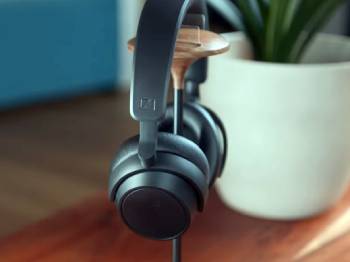 sennheiser accentum vs accentum plus