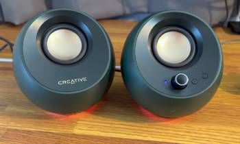 creative pebble v3 vs pro