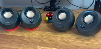 creative pebble v3 vs pro
