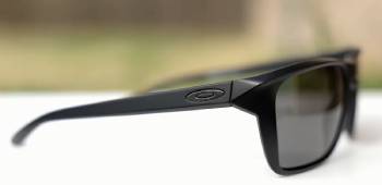 oakley sylas vs holbrook
