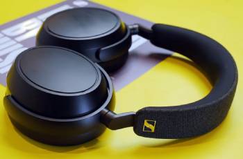 sony xm5 vs sennheiser momentum 4